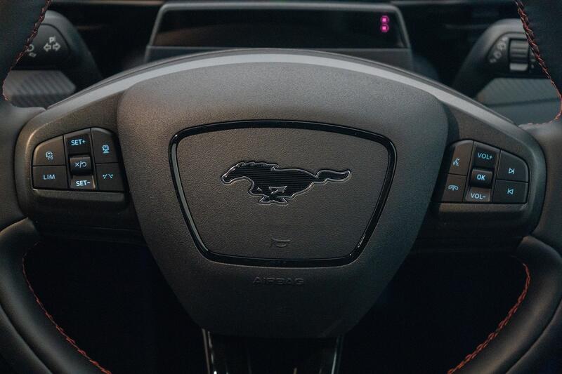 FORD MUSTANG