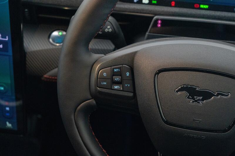 FORD MUSTANG