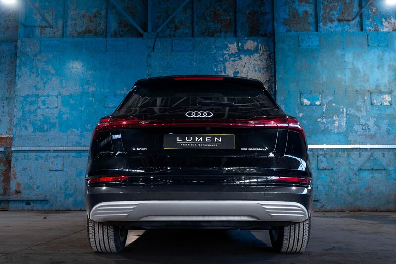 AUDI E-TRON