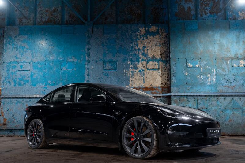 TESLA MODEL 3