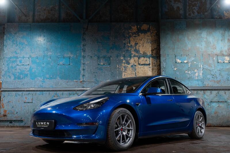 TESLA MODEL 3