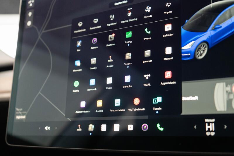 TESLA MODEL 3