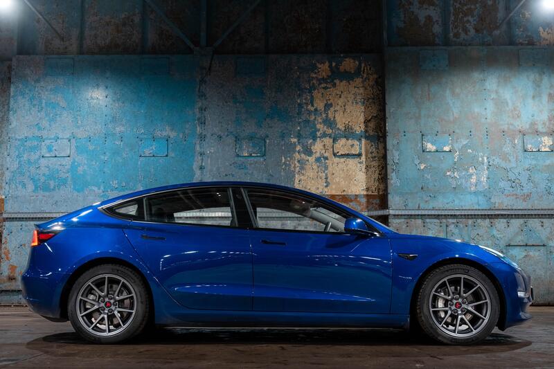 TESLA MODEL 3