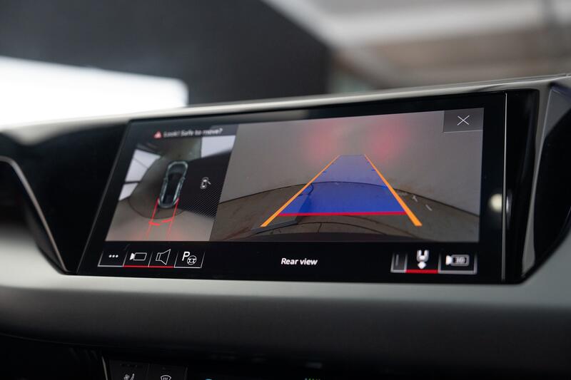 AUDI E-TRON
