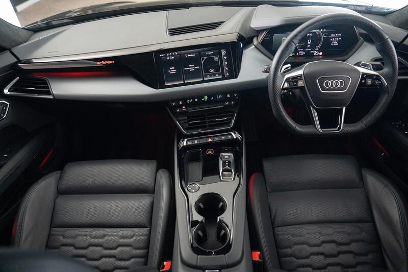 AUDI E-TRON