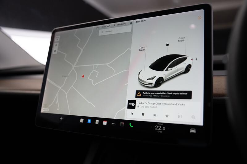TESLA MODEL 3