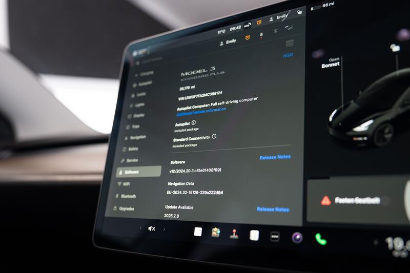 TESLA MODEL 3