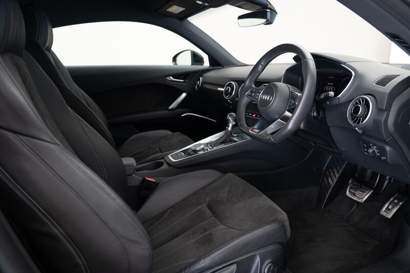 AUDI TT