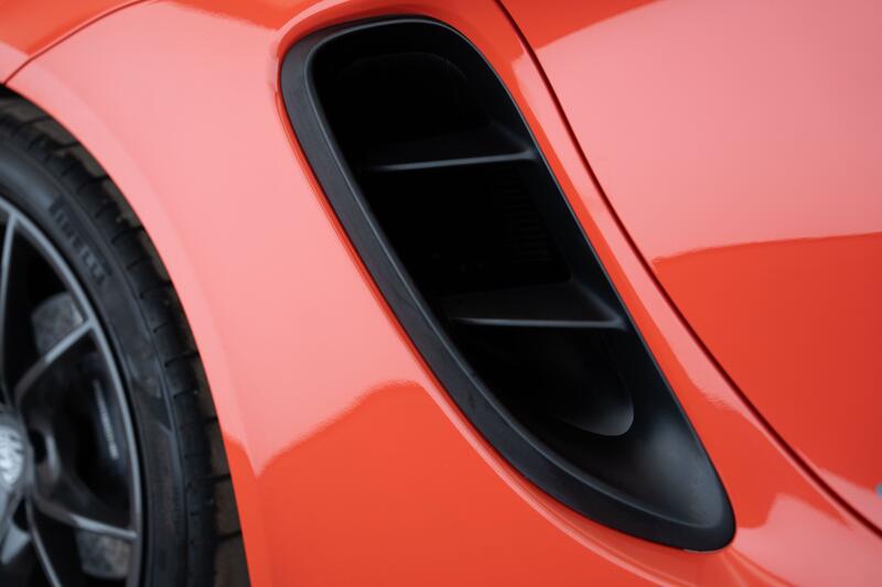 PORSCHE 718
