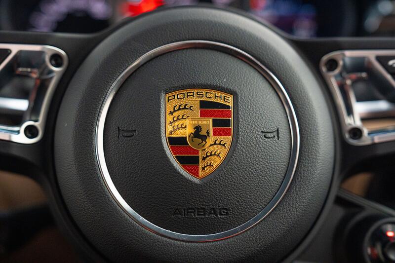 PORSCHE MACAN