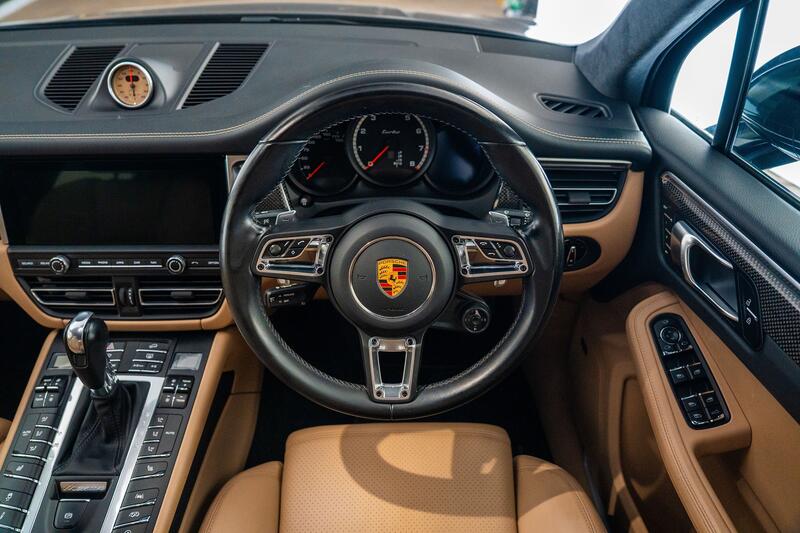 PORSCHE MACAN