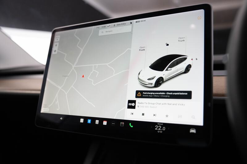 TESLA MODEL 3