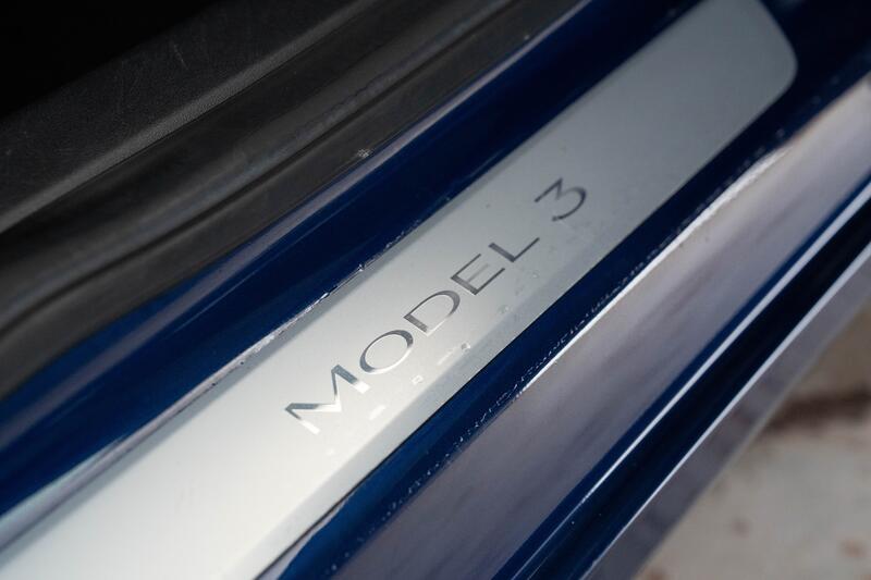 TESLA MODEL 3