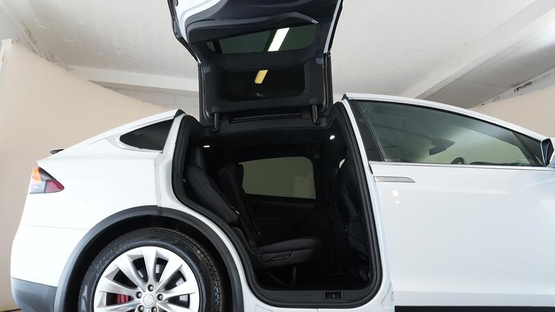 TESLA MODEL X