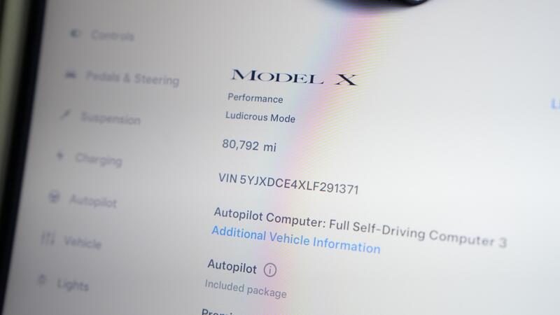 TESLA MODEL X