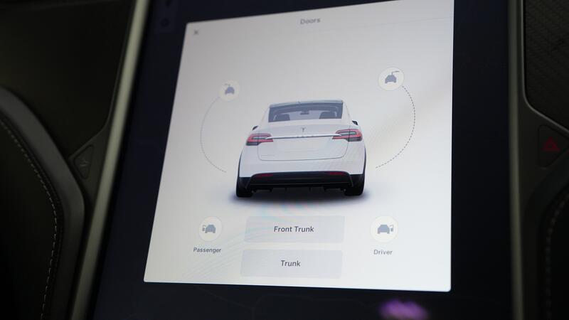 TESLA MODEL X