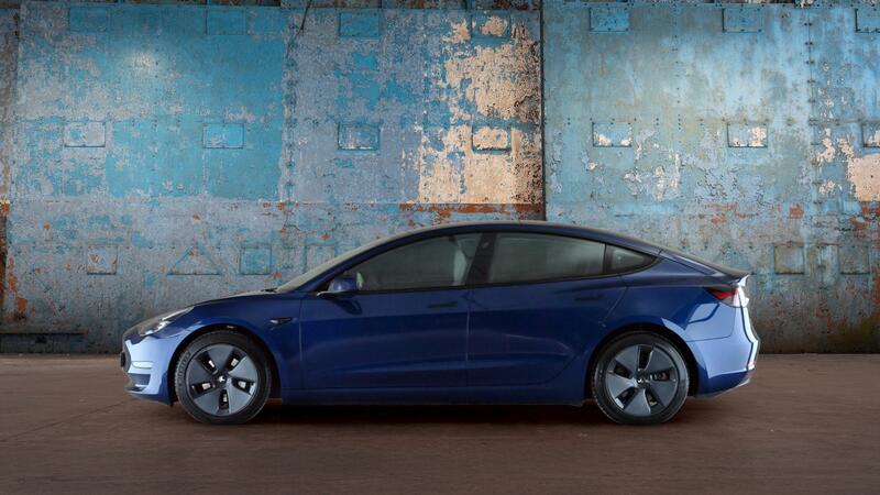 TESLA MODEL 3