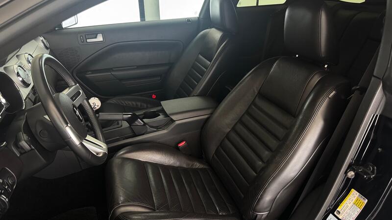 FORD MUSTANG