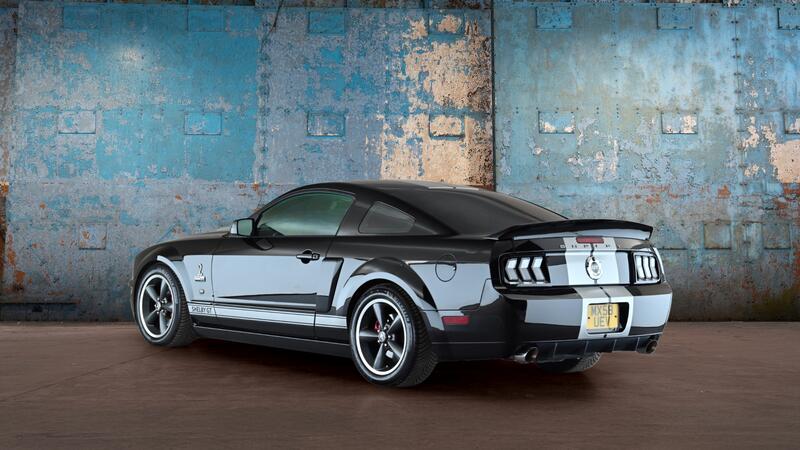 FORD MUSTANG