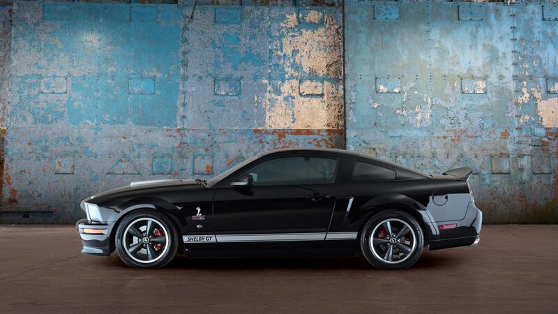 FORD MUSTANG